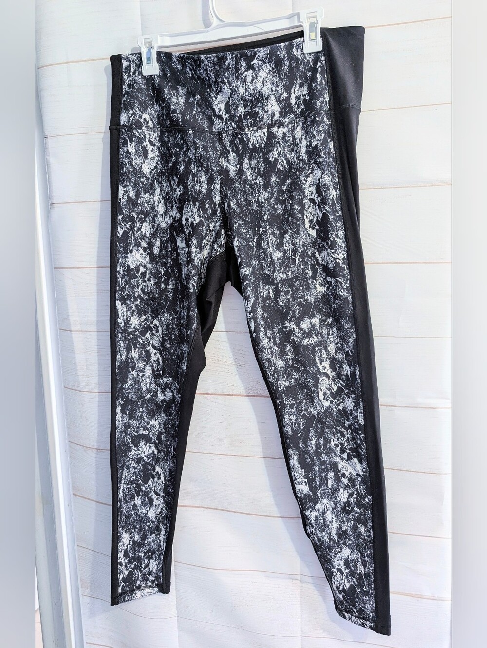 Euc Hyba Black & White Marble-Print Performance Leggings Size XL
